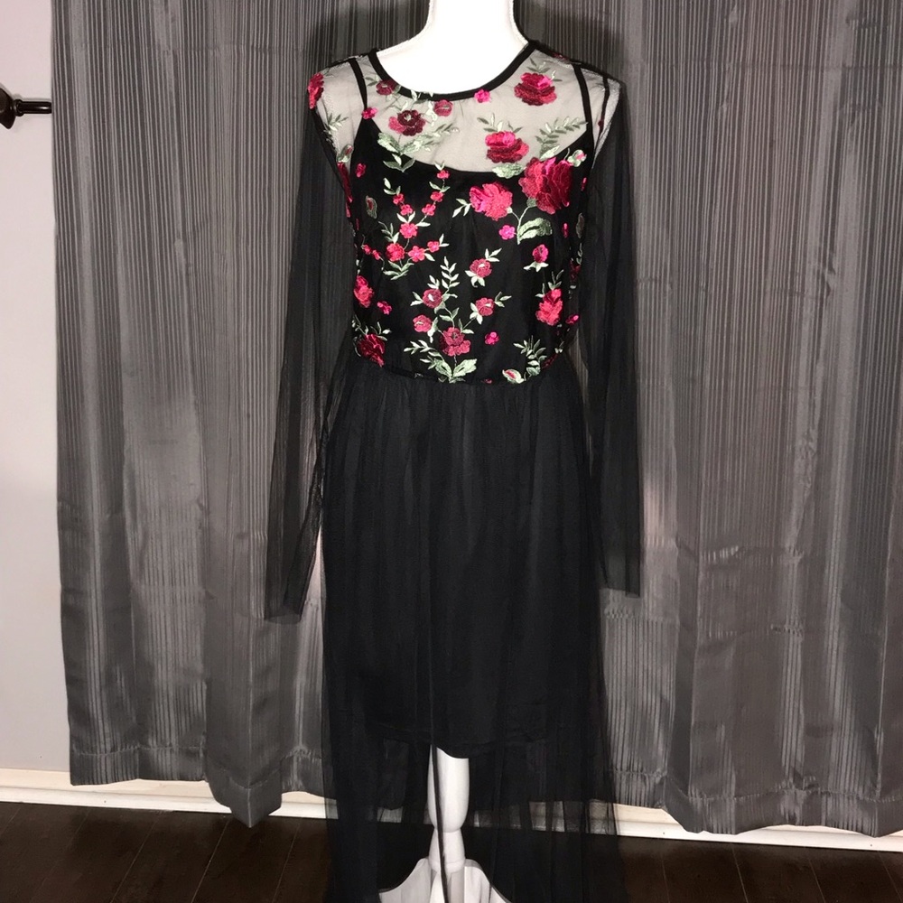 dress with flowers - Picture 3 of 4